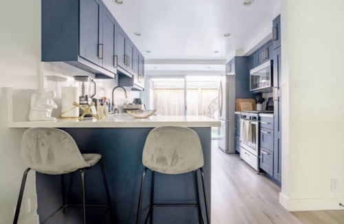 Culver - West House | Stunning 2 bedroom townhouse w/pool + jacuzzi! 5 mins from beach!