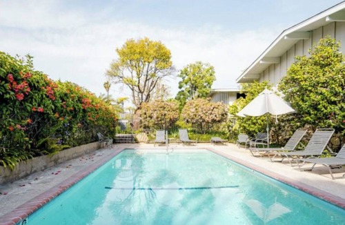 Culver - West House | Stunning 2 bedroom townhouse w/pool + jacuzzi! 5 mins from beach!