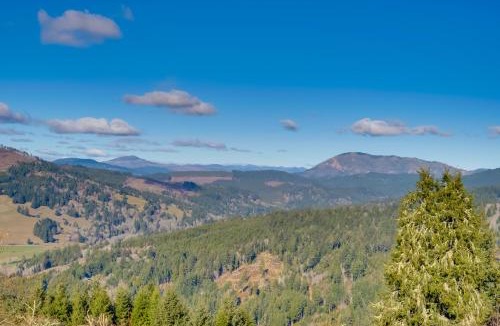 Smith River Apartment | Stunning 360 Ocean Views, Near Redwoods NP!