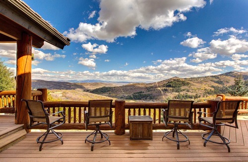 Summit Park House | Stunning 6BR Mountainview | Hot Tub