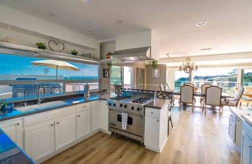 La Jolla Mesa House | Stunning Amenities, Endless Ocean Views W/Pool and Jacuzzi!