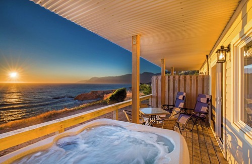 Shelter Cove Condo | Stunning by OceanviewHotTubs Tesla Charging Oceanfront! Shelter Cove