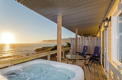 Shelter Cove Condo | Stunning by OceanviewHotTubs Tesla Charging Oceanfront! Shelter Cove