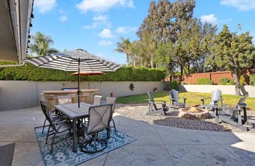 Woodland Hills House | Stunning Entertainers dream Home w/Pool Hot-tub