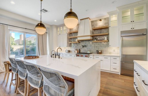 Las Vegas House | Stunning, Gated, Chef's Kitchen, Downstair's Master Suite