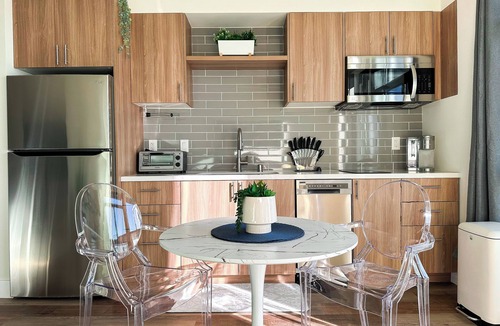 Wilshire Apartment | Stunning Koreatown Studio with Gym, Washer/Dryer, Wifi, and Balcony w/LA Views!