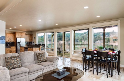 Dunes City House | Stunning Lake Front Home-Private Dock-Pet Friendly-Close to Downtown Florence & Dunes