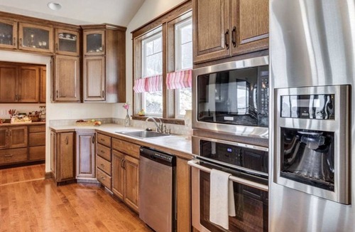 Lincoln House | Stunning Lake Roosevelt views and accommodations from our Lincoln residence