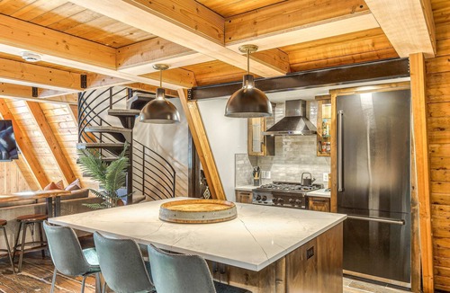 Government Camp House | Stunning Luxury A-Frame in the Heart of Government Camp, walk to Skibowl
