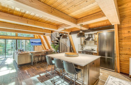 Government Camp House | Stunning Luxury A-Frame in the Heart of Government Camp, walk to Skibowl
