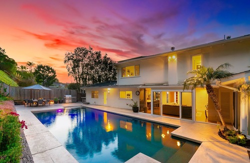 Hidden Valley House | Stunning Modern La Jolla Home w/Private Hot Tub & Pool, Balcony, Deck, Free WiFi