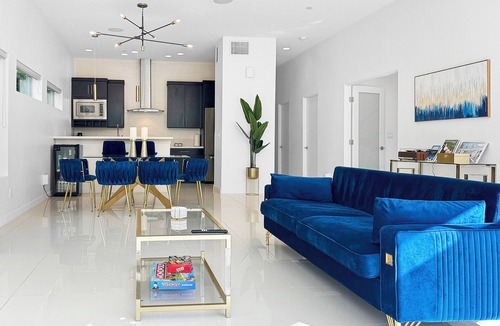 Chino Canyon House | Stunning Modern Oasis - Heated Pool & Spa · Mountain Views · 5min to Downtown!