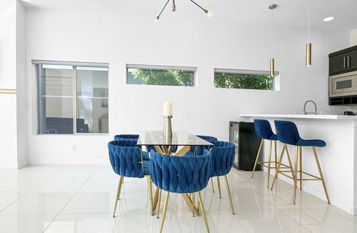 Chino Canyon House | Stunning Modern Oasis - Heated Pool & Spa · Mountain Views · 5min to Downtown!