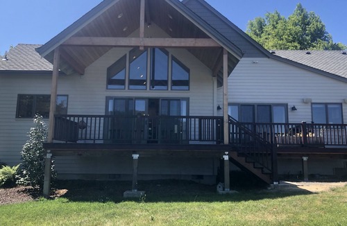 Eugene House | Stunning views and tranquil country feel just ten min from U of O and Autzen!