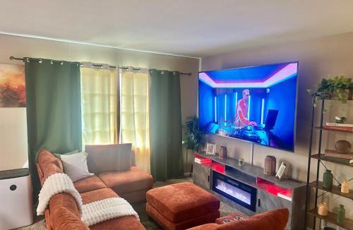 Crenshaw Apartment | Stylish 1BR Retreat just minutes from SoFi & Forum