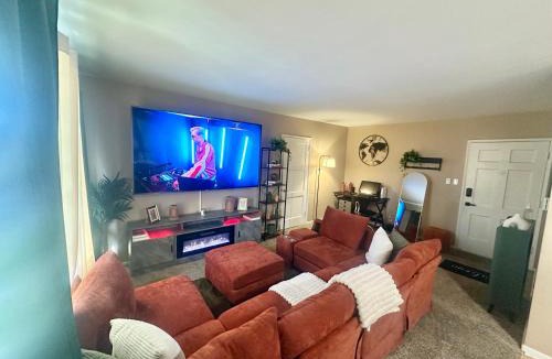 Crenshaw Apartment | Stylish 1BR Retreat just minutes from SoFi & Forum