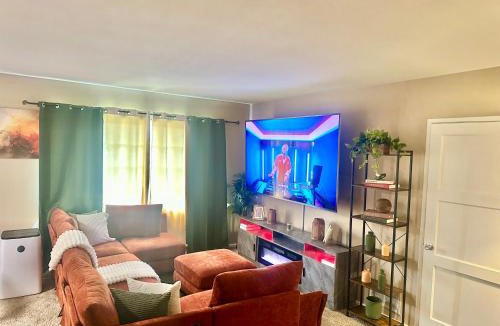Crenshaw Apartment | Stylish 1BR Retreat just minutes from SoFi & Forum