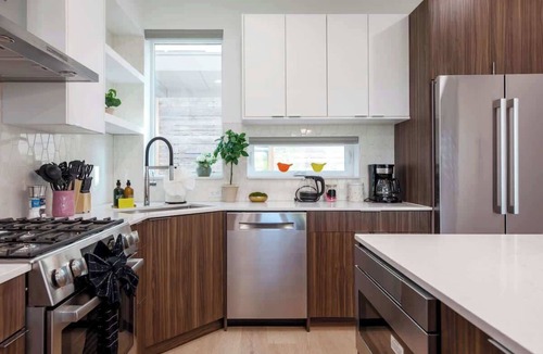 North Queen Anne Condo | Stylish 3b2.5b Brand New TH Rooftop & Lake Views