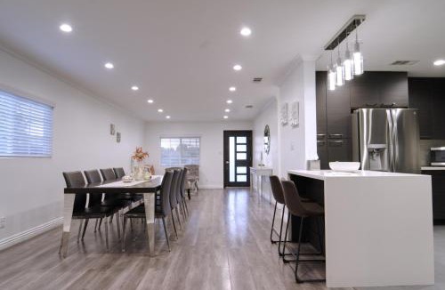 Panorama City House | Stylish 3BR, 2BA Home , Sleeps 8 - King Bed, Firepit, Near Universal, SoFi