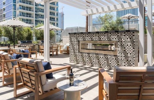 Downtown Los Angeles Apartment | Stylish 3BR Tower Apt w/Pool, Skydeck Haven Spot