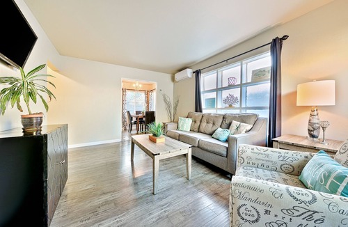 Ocean Beach Cottage | Stylish coastal gem with ocean views, perfect location & WiFi