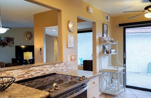 Cathedral City Condo | Stylish Condo with Golf Course Views