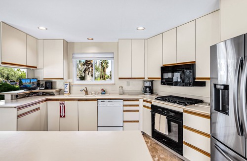 Twin Palms House | Stylish Dog-Friendly Retreat W/High-Speed WiFi, Pool & Spa, & Pool Table