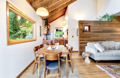 Neahkahnie Beach Cabin | Stylish Neahkahnie Cabin with a Stunning Seaview!
