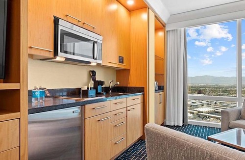 Las Vegas Apartment | Stylish Renovated Trump Tower Studio