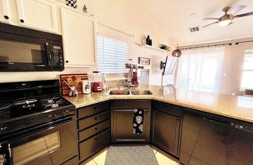 Sunrise Manor House | Stylish Serenity - Gated!