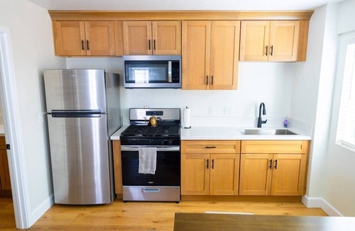 Riviera - Westchester House | Stylish Studio Steps from Downtown Bakersfield