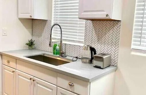 Lawndale Apartment | Stylish Suite - LAX, SoFI/Forum Garage & Laundry