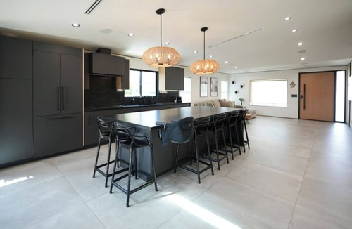 Encino House | Stylish Sunny 4BR Retreat with Large Patio & BBQ