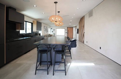 Encino House | Stylish Sunny 4BR Retreat with Large Patio & BBQ