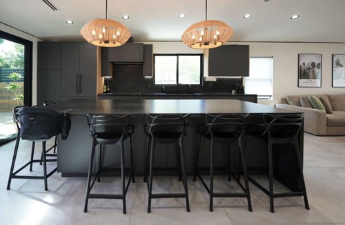 Encino House | Stylish Sunny 4BR Retreat with Large Patio & BBQ