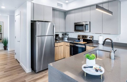 Sugar House Apartment | Sugarhouse! Mountain View 3BR, 2BA Gym, Parking