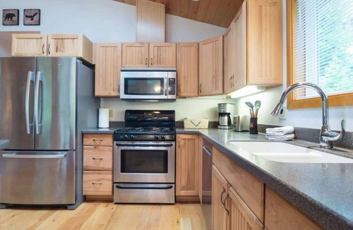 Glacier House | Summer Basecamp Near Mt Baker-BBQ,AC