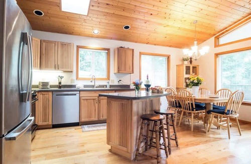 Glacier House | Summer Basecamp Near Mt Baker-BBQ,AC