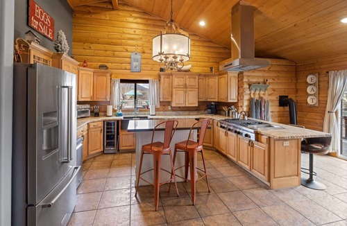 Fort Valley Cabin | Summer Retreat, Dog Friendly, Fenced Yard, Hot Tub, Game Room, Fire Pit