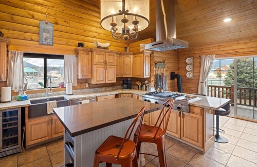 Fort Valley Cabin | Summer Retreat, Dog Friendly, Fenced Yard, Hot Tub, Game Room, Fire Pit