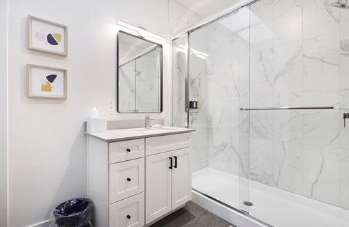 Mount Shasta Hotel | Summit Lofts, Downtown Mt Shasta, Queen Bed, #207