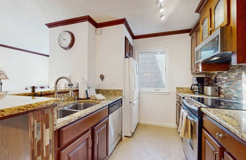 Tahoya Shores Condo | Summit & Shore Chalet With Private Beach Access, Seasonal Pool and Near Ski Resorts