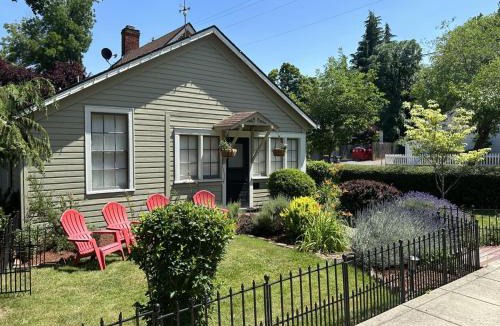 Jacksonville House | Sun Cottage in the Heart of Jacksonville