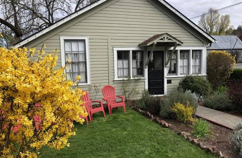 Jacksonville House | Sun Cottage in the Heart of Jacksonville