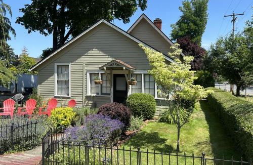 Jacksonville House | Sun Cottage in the Heart of Jacksonville
