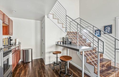 Alphabet Historic District Apartment | Sun-Drenched Slabtown Loft Studio