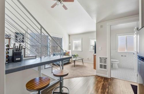 Alphabet Historic District Apartment | Sun-Drenched Slabtown Loft Studio