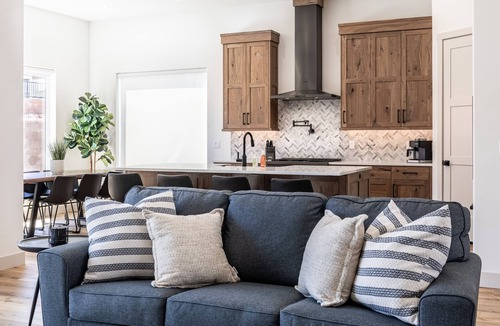 Washington House | Sun Seeker 2 Bedroom Home by RedAwning