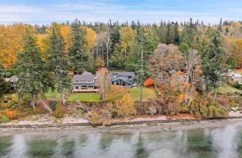 Bellingham House | Sunny Blue Beach House