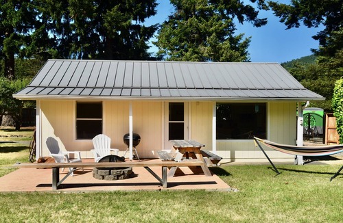 Gold Beach Cabin | Sunny Cabin on the Rogue River at Gold Beach